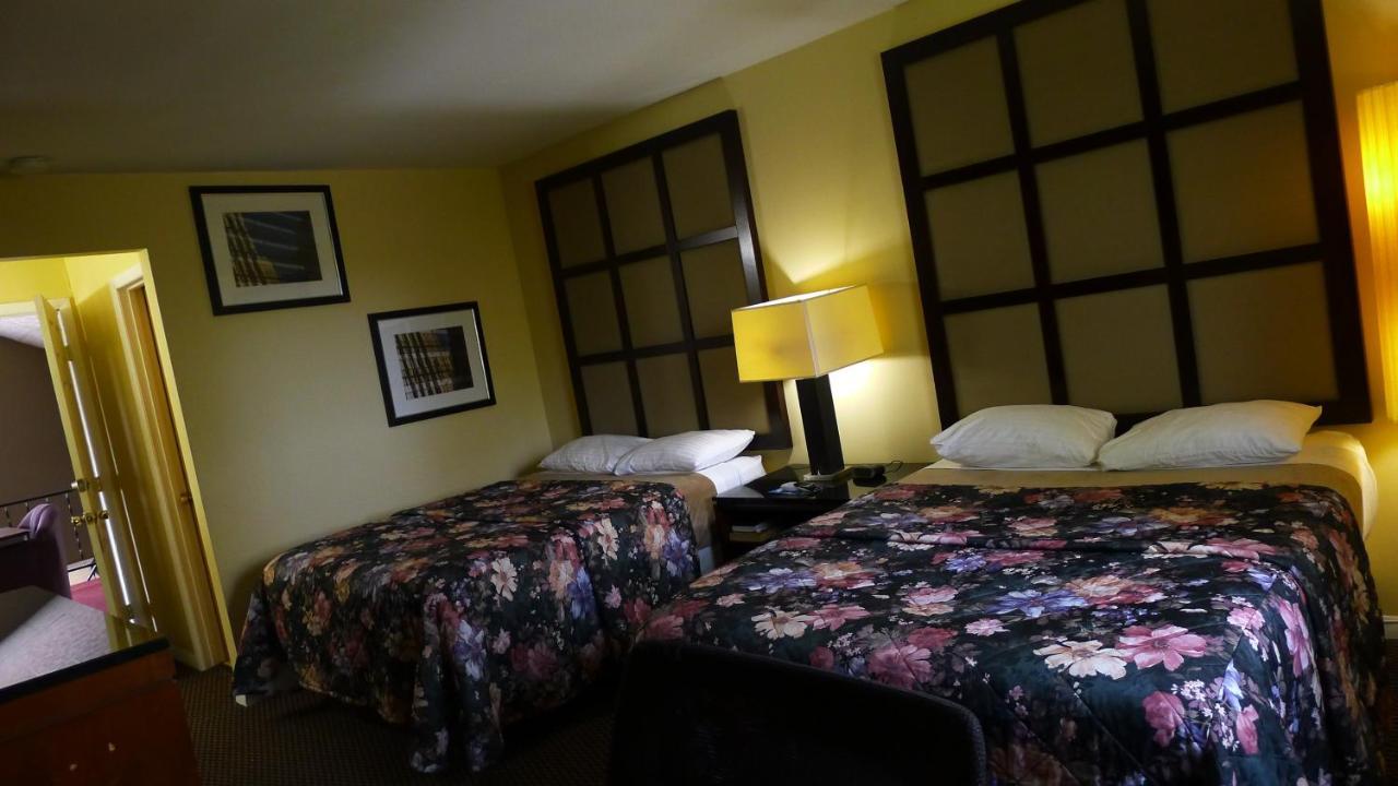 Relax Inn Watertown Вотертаун Екстер'єр фото